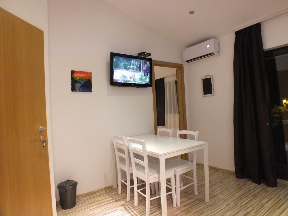Apartmani Barisic Brodarica  Buitenkant foto